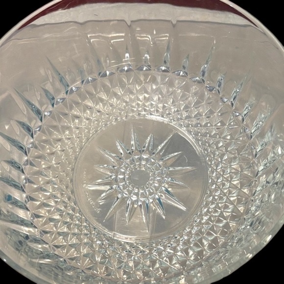 Elegant Vintage Clear Glass Serving Bowl - Picture 3 of 16